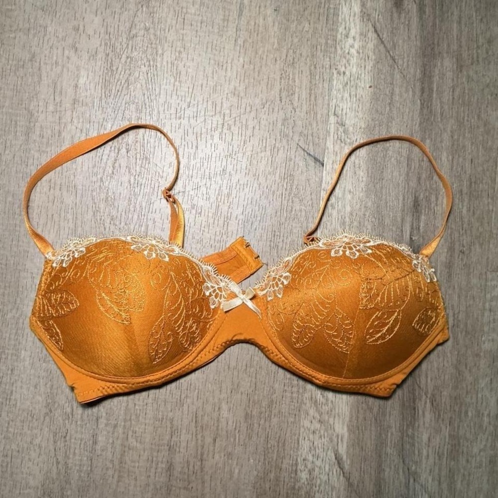 Orange lace balconette bra with adjustable straps and underwire. Size: 36B